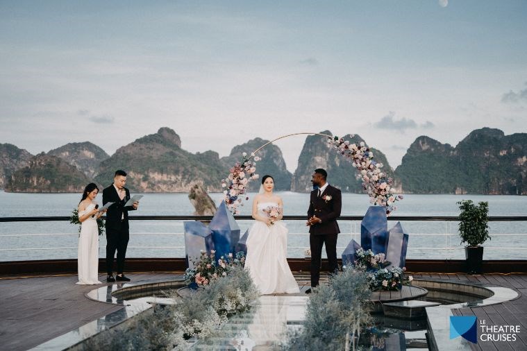 Du Thuyền La Theatre Cruises Hạ Long